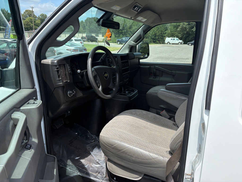 2020 Chevrolet Express Image 11