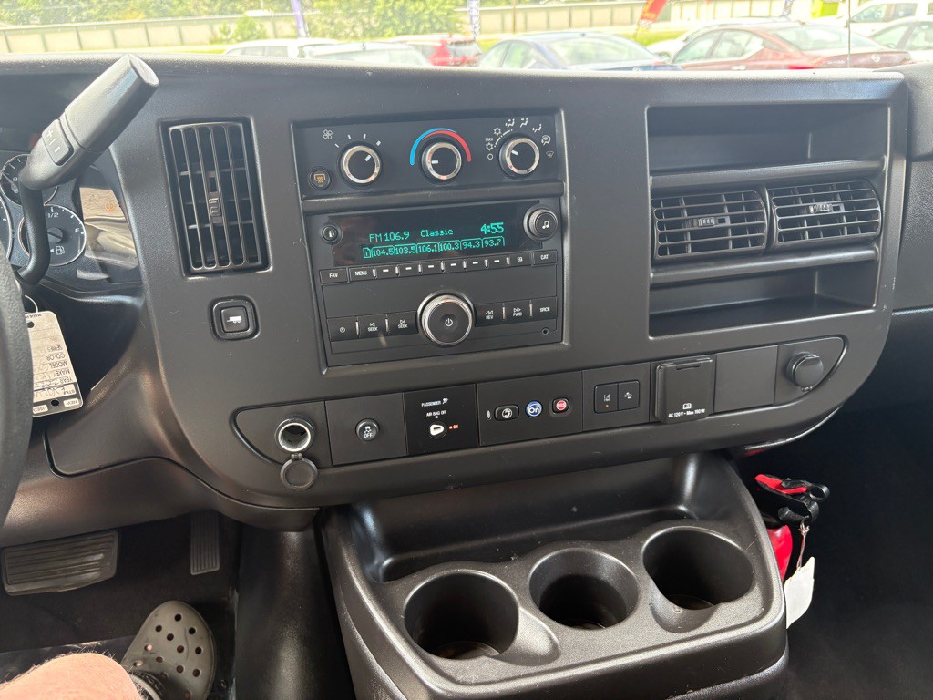 2020 Chevrolet Express Image 13