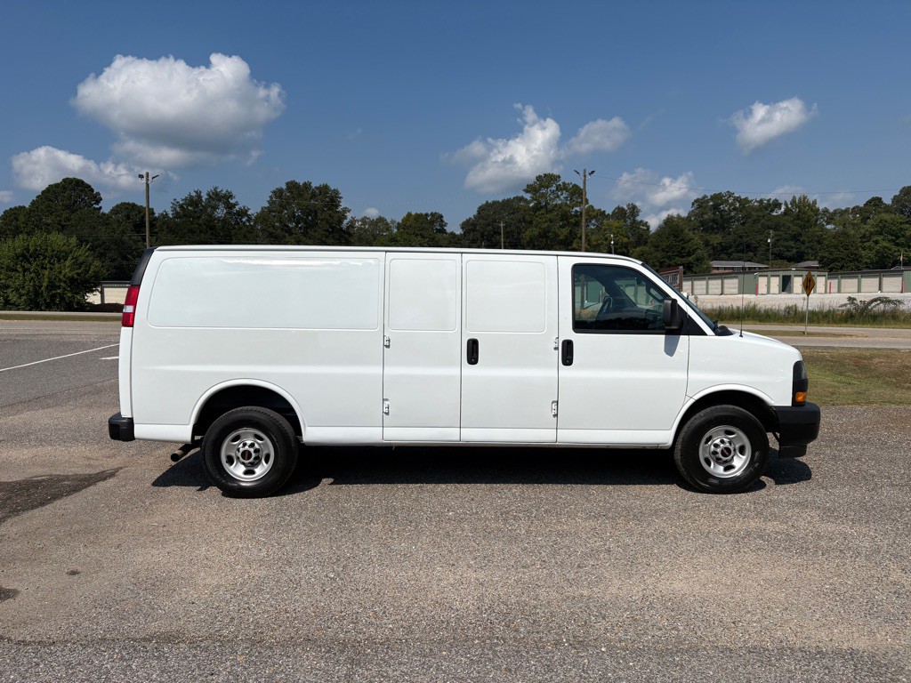 2023 GMC Savana Image 2