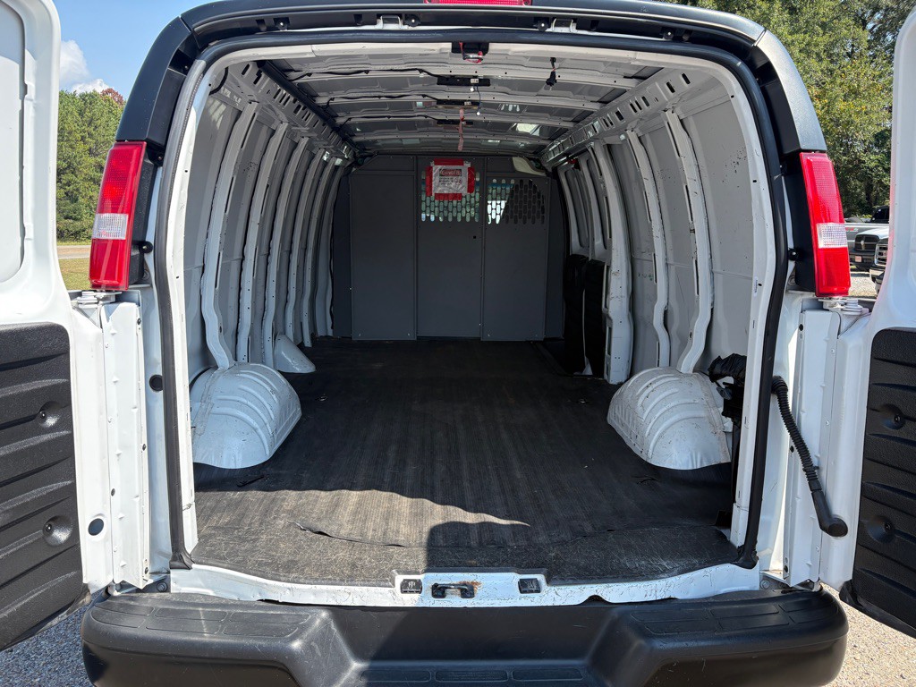 2023 GMC Savana Image 6