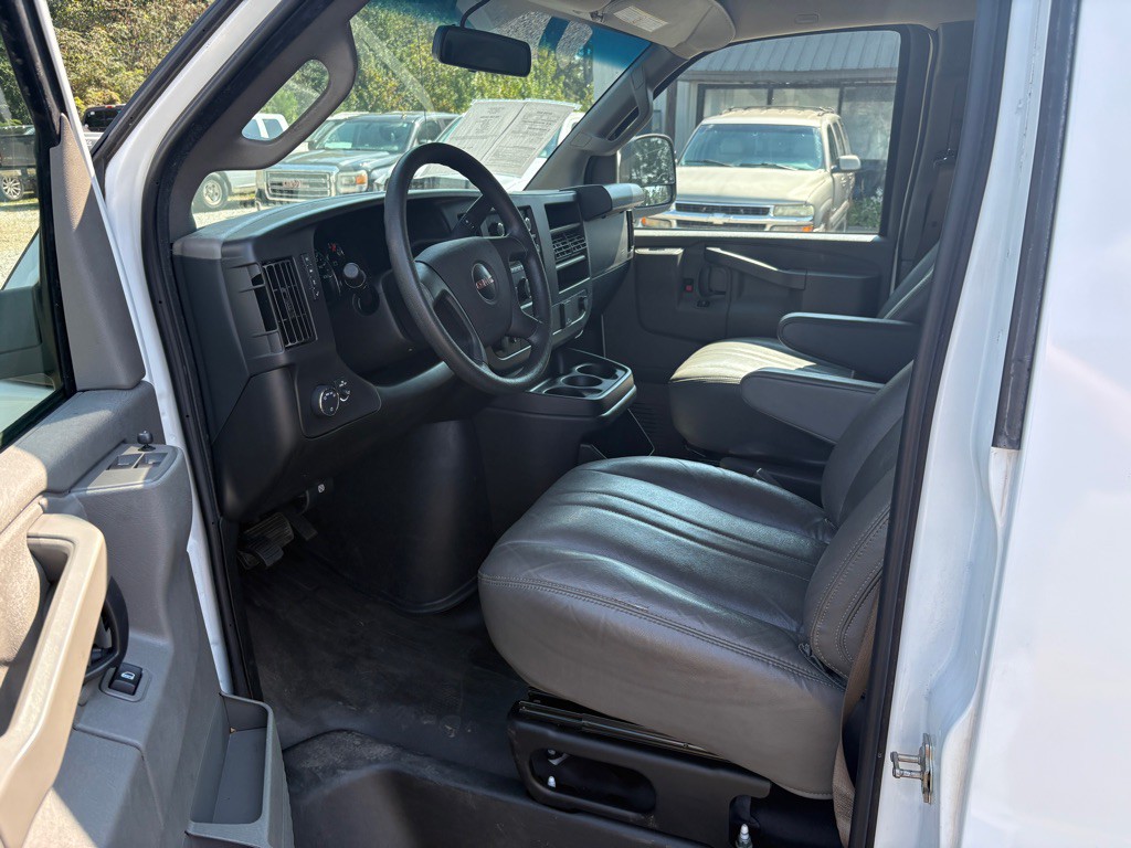 2023 GMC Savana Image 7