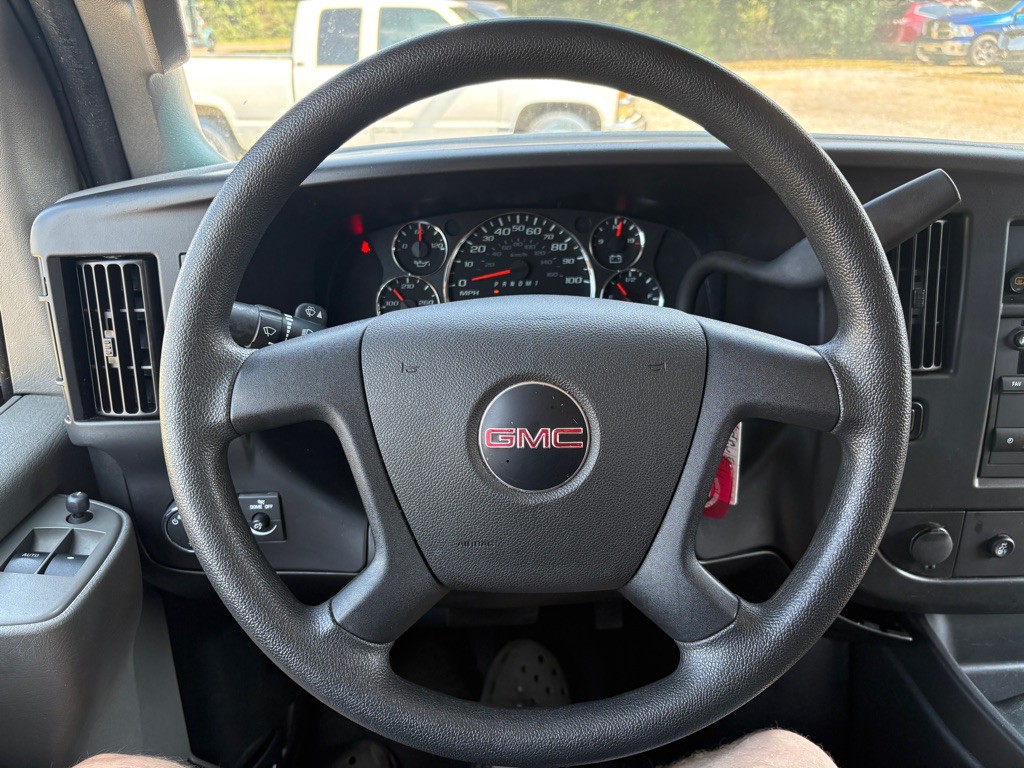 2023 GMC Savana Image 8