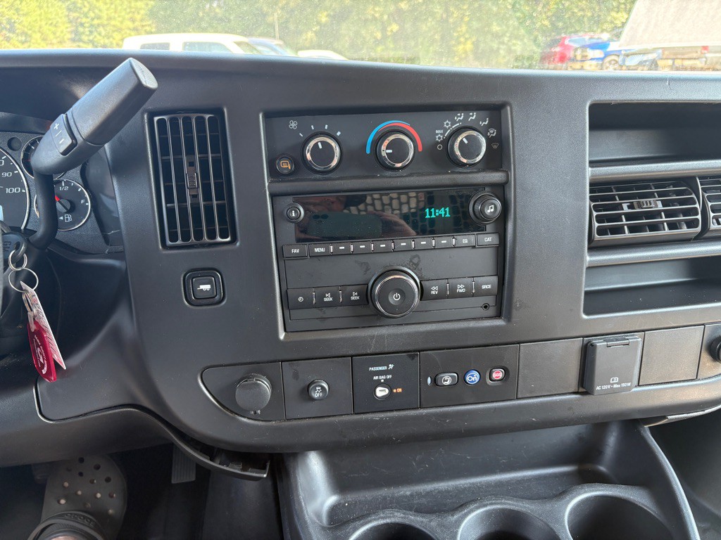 2023 GMC Savana Image 10