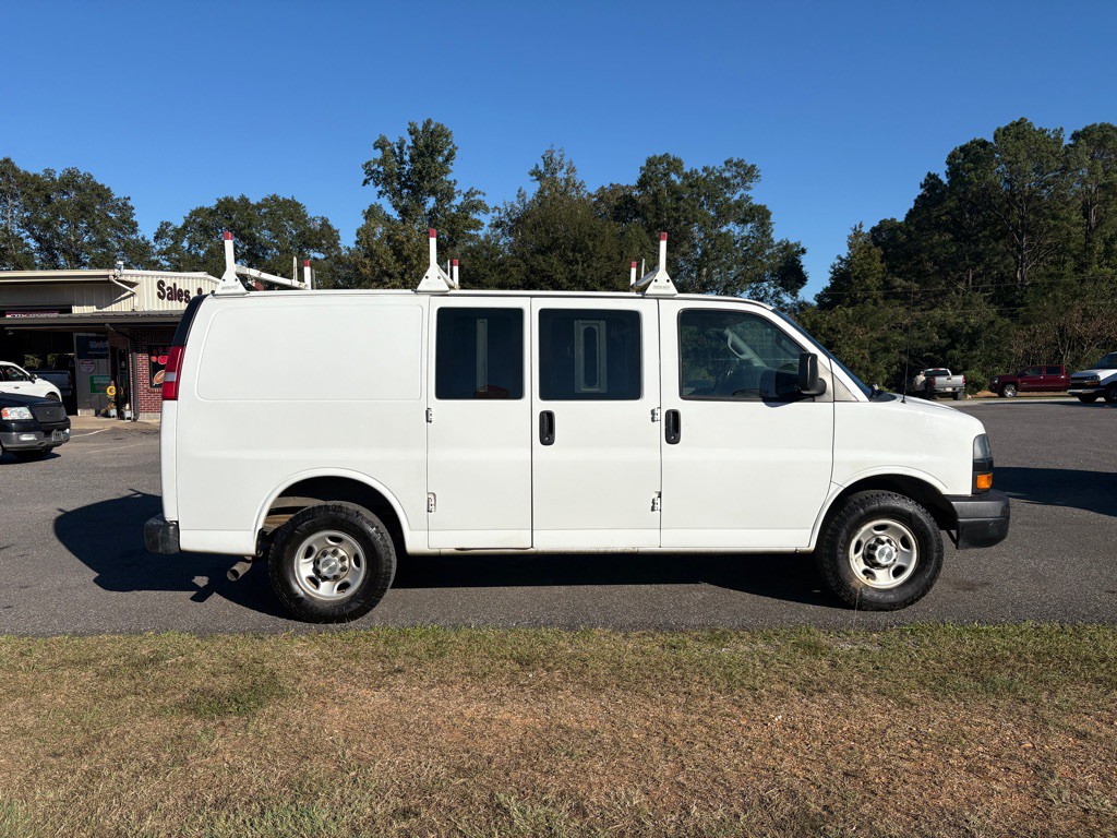2019 Chevrolet Express Image 2