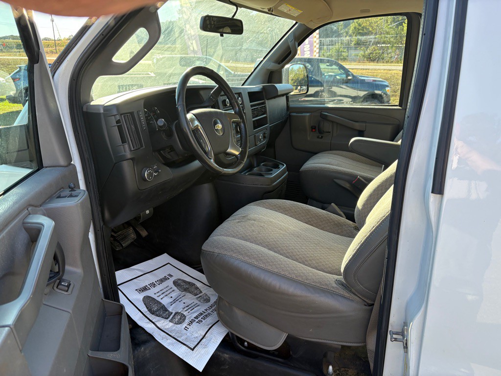 2019 Chevrolet Express Image 6