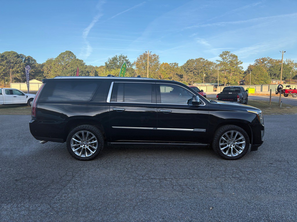 2017 Cadillac Escalade Image 2