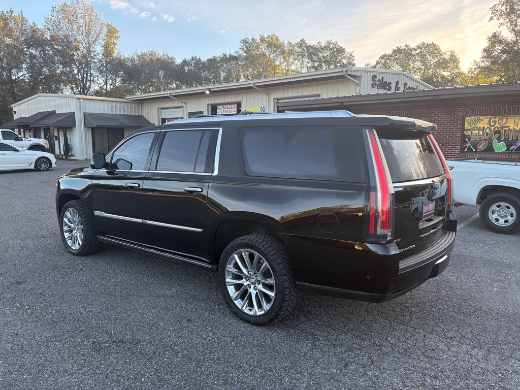 2017 Cadillac Escalade Image 3