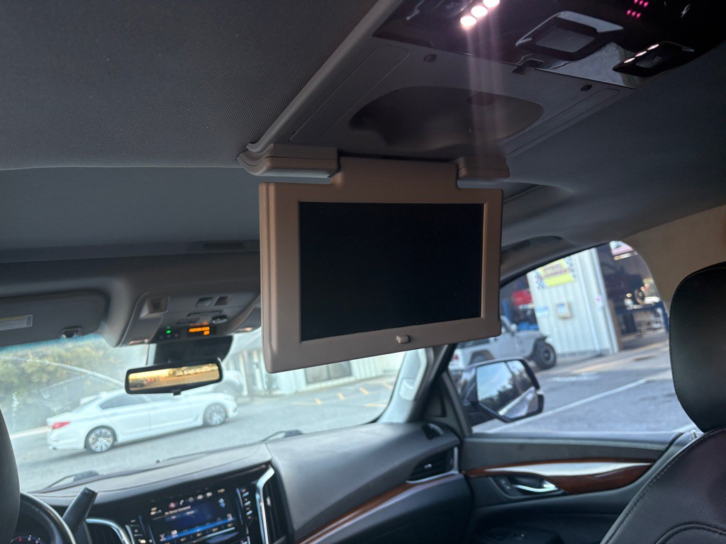 2017 Cadillac Escalade Image 7