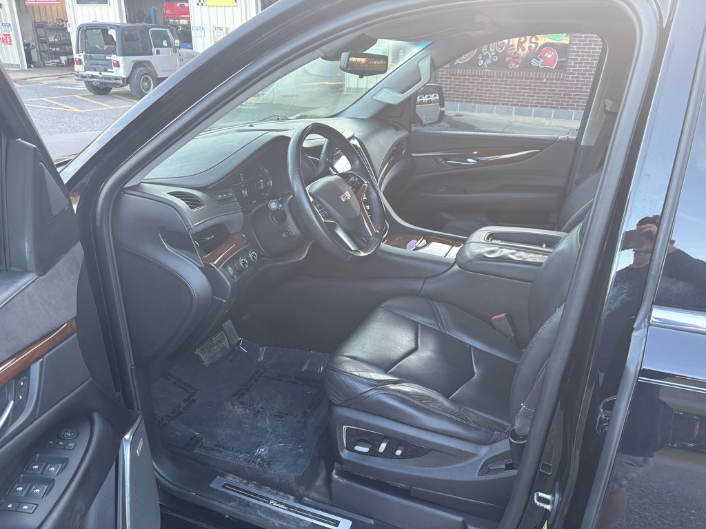 2017 Cadillac Escalade Image 8