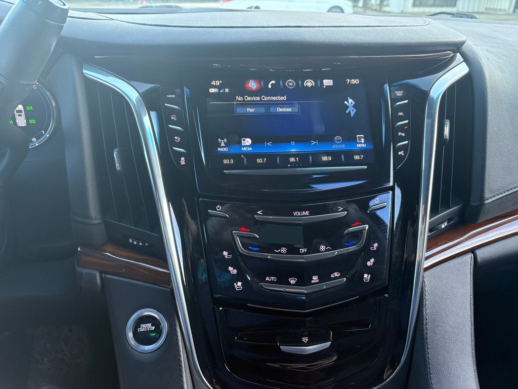 2017 Cadillac Escalade Image 11