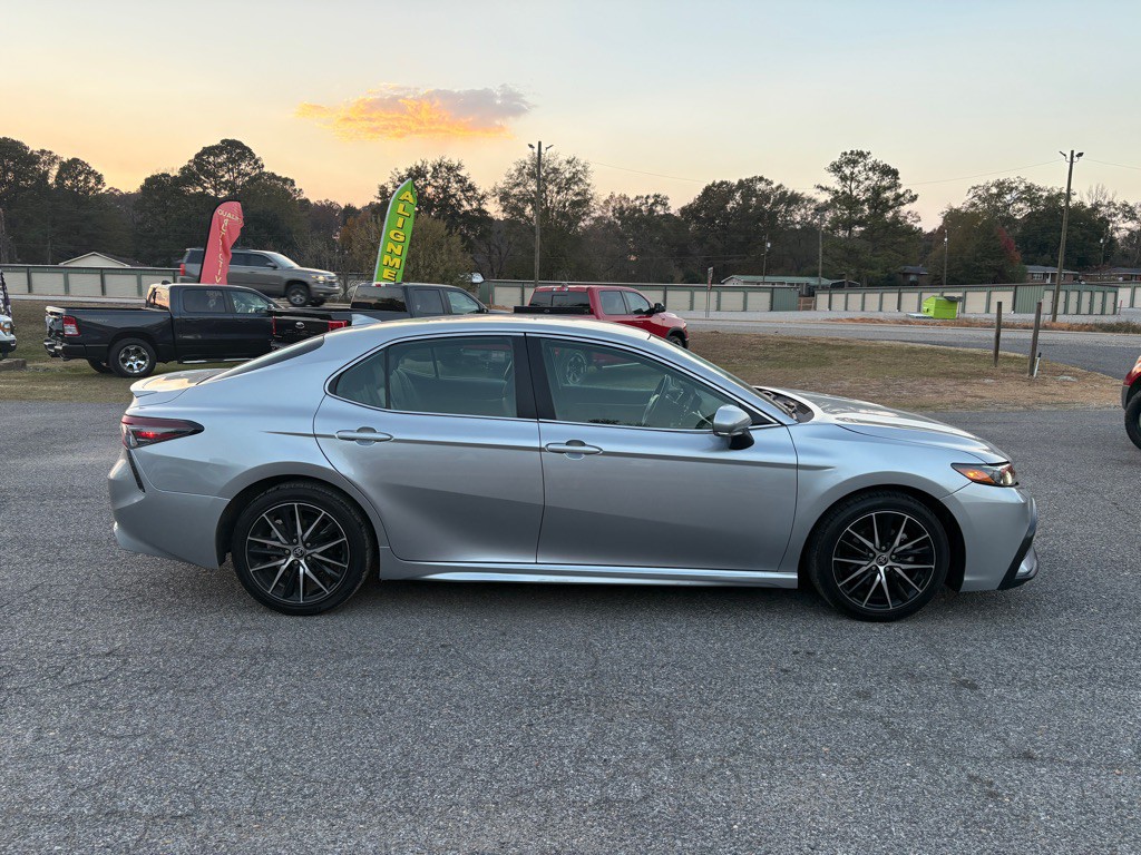 2024 Toyota Camry Image 2