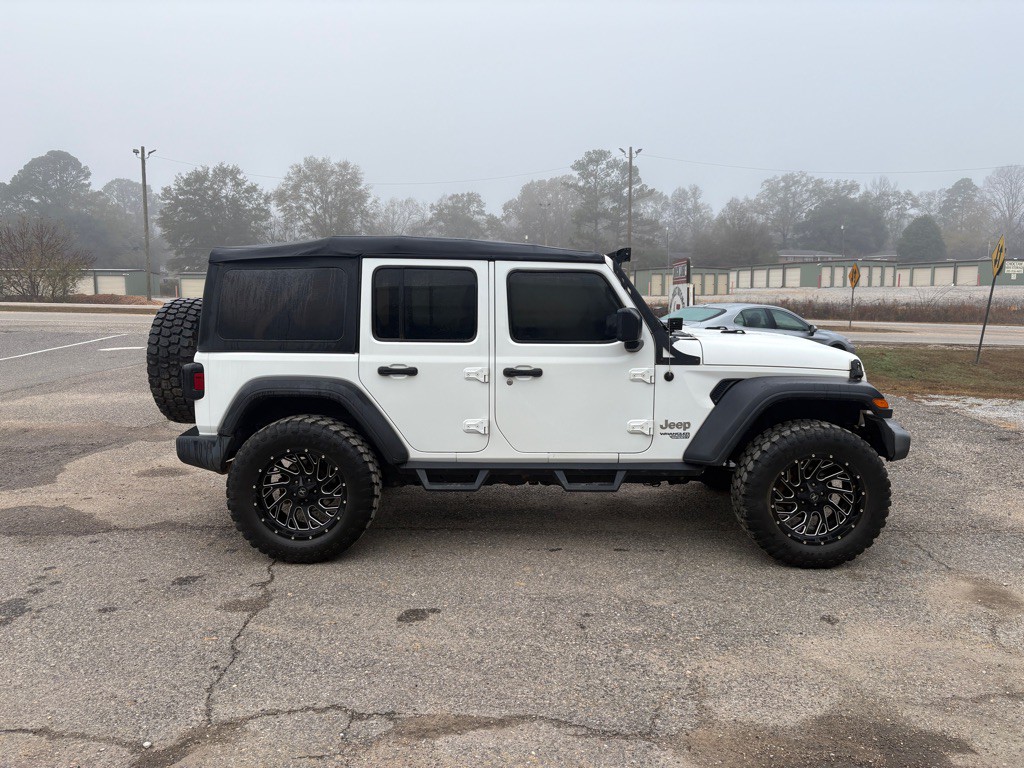 2019 Jeep Wrangler Unlimited Image 2