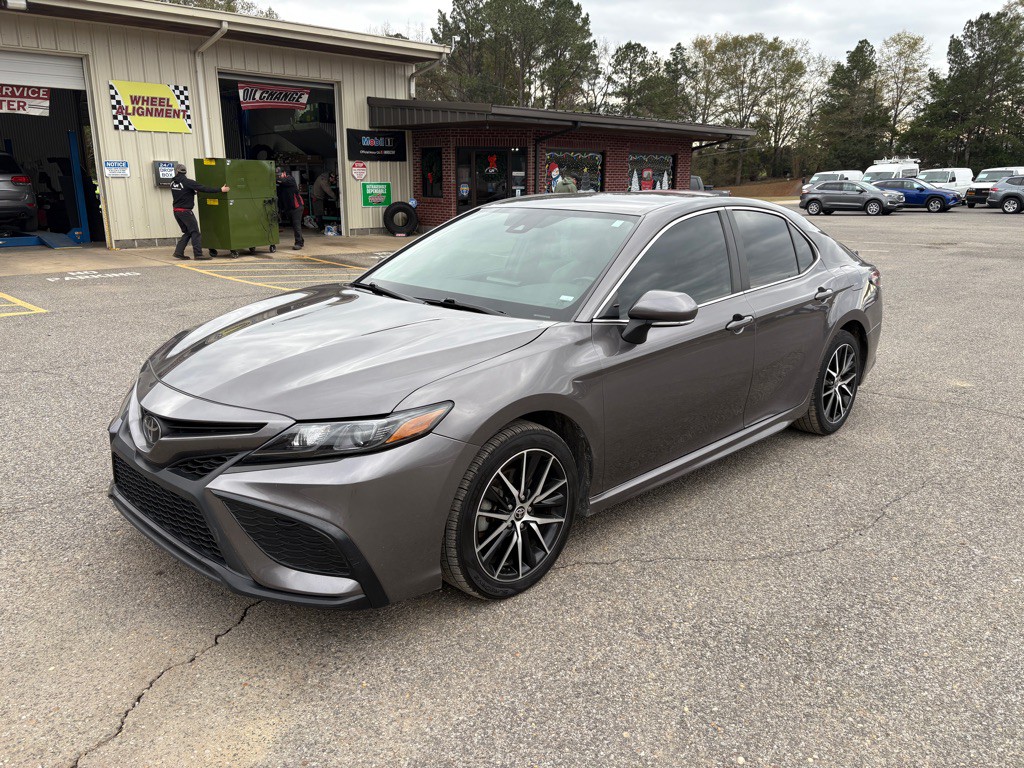 2024 Toyota Camry Image 1