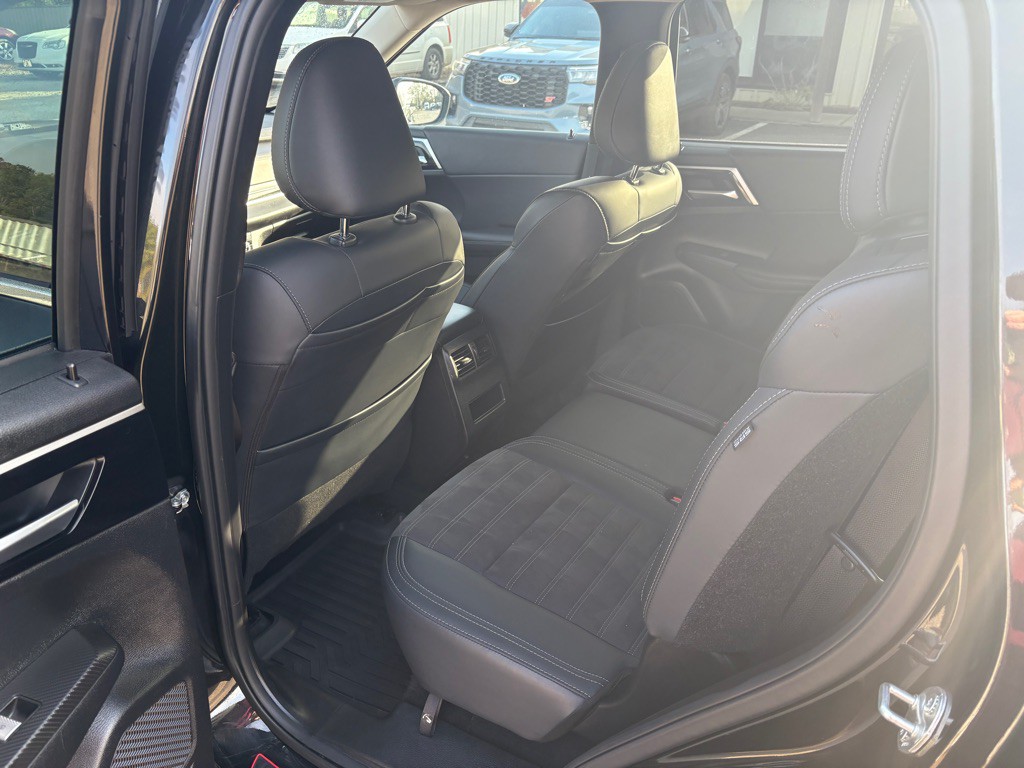 2024 Mitsubishi Outlander Image 6