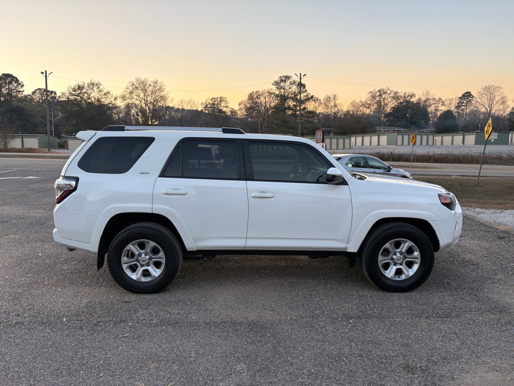 2023 Toyota 4Runner Image 2