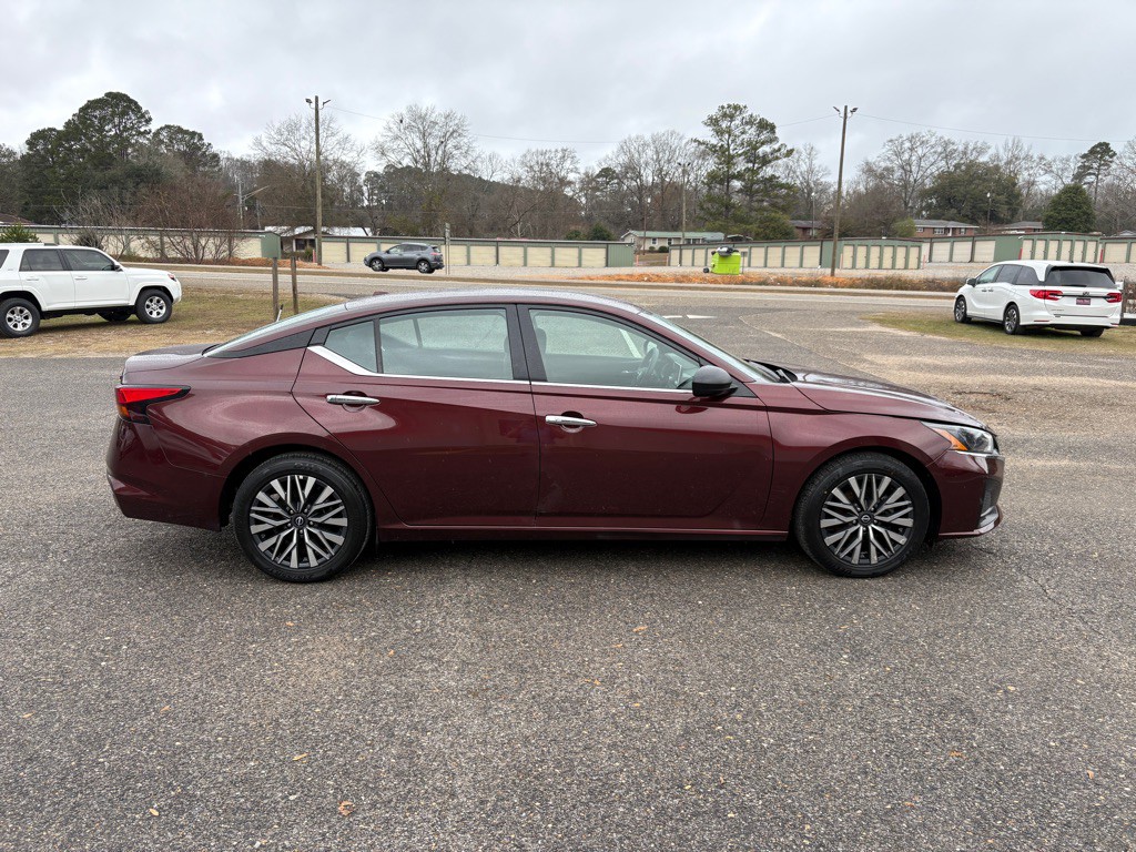 2024 Nissan Altima Image 2