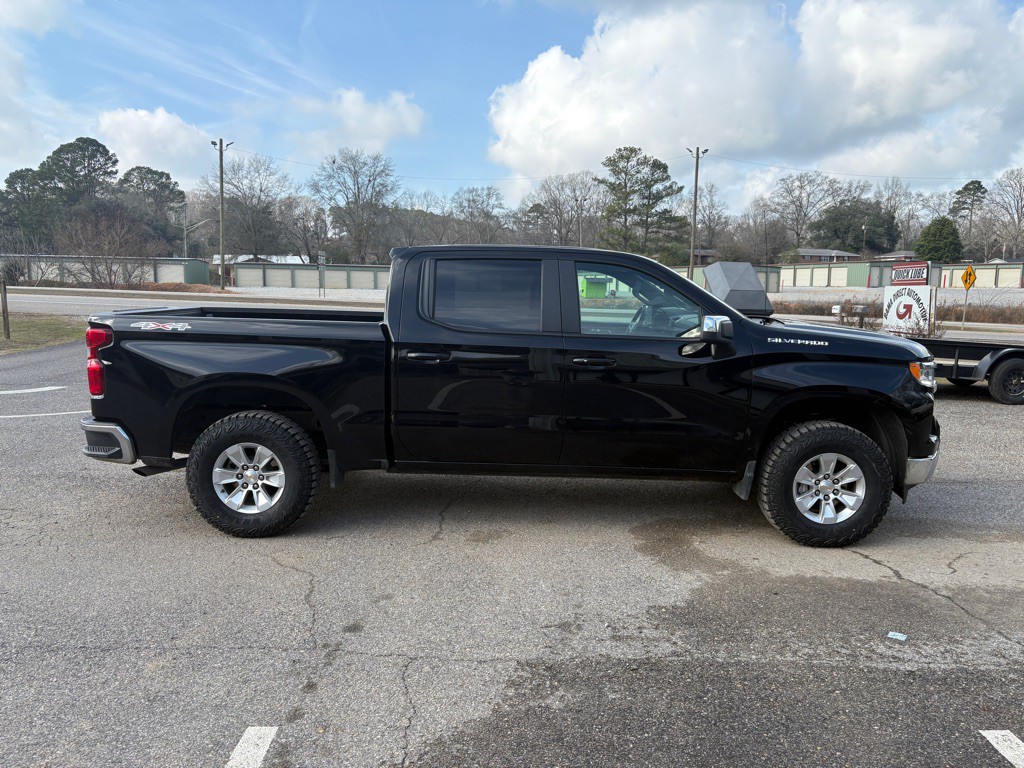 2025 Chevrolet Silverado 1500 Image 2