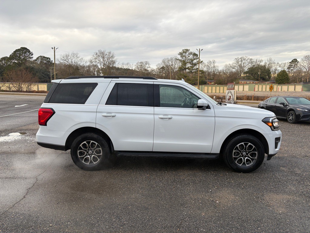 2024 Ford Expedition Image 2