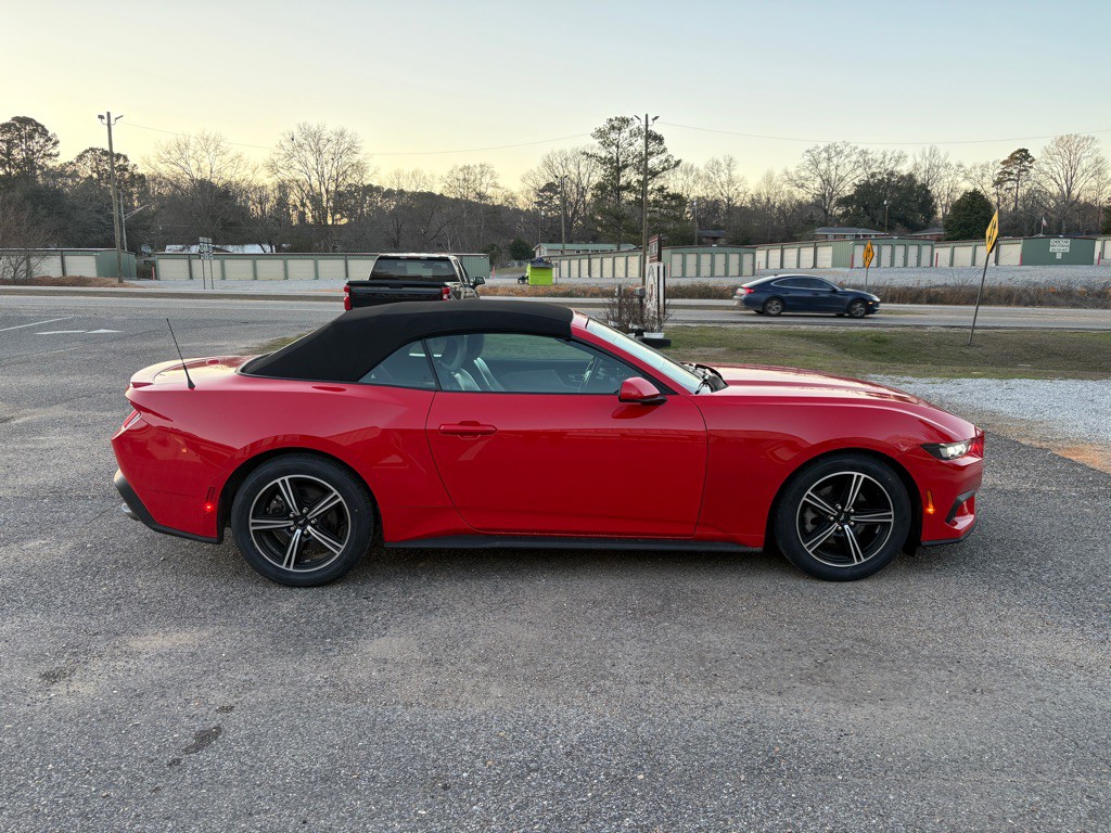 2024 Ford Mustang Image 2