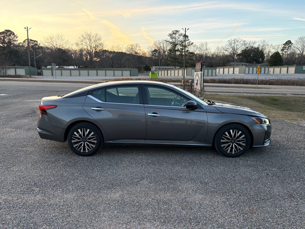 2024 Nissan Altima Image 2