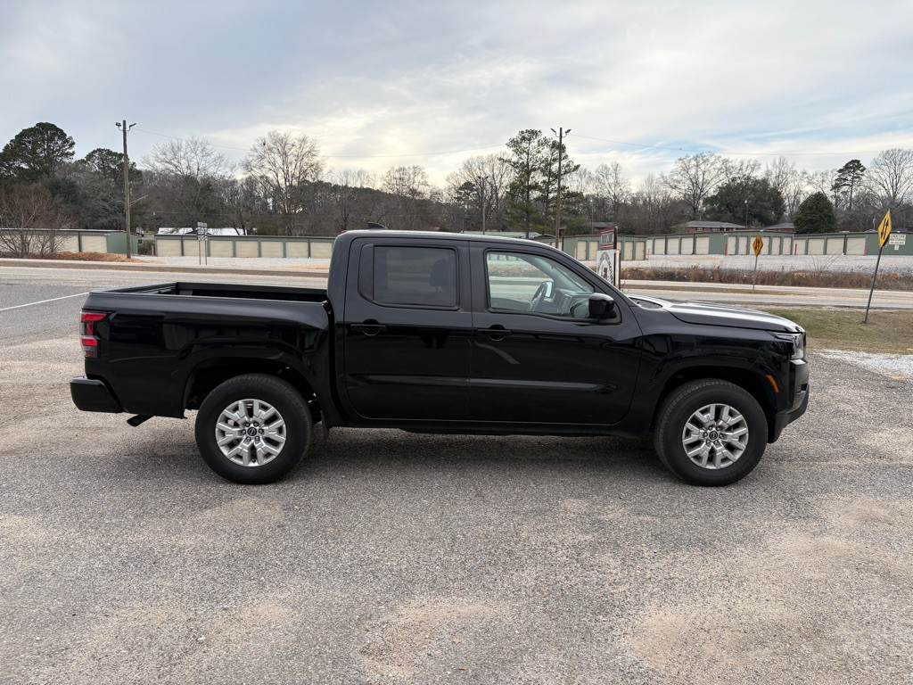 2023 Nissan Frontier Image 2