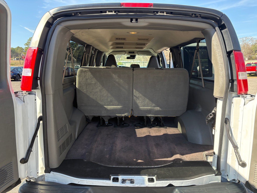 2020 Chevrolet Express Image 5