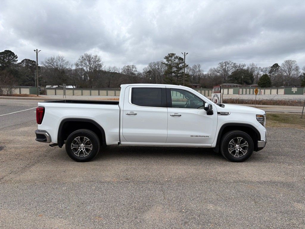 2024 GMC Sierra Image 2