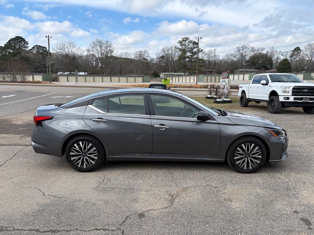 2024 Nissan Altima Image 2