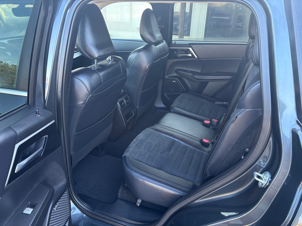 2025 Mitsubishi Outlander Image 6