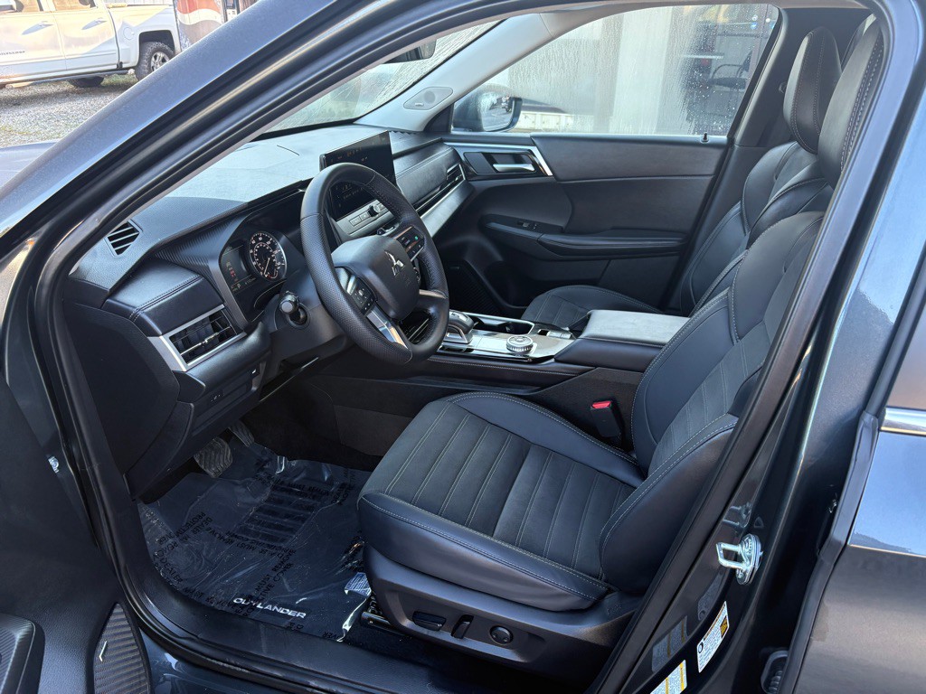 2025 Mitsubishi Outlander Image 7