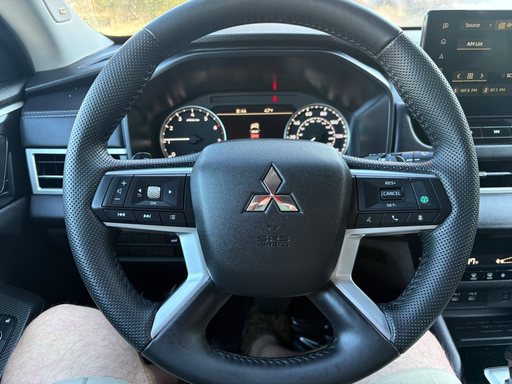 2025 Mitsubishi Outlander Image 8