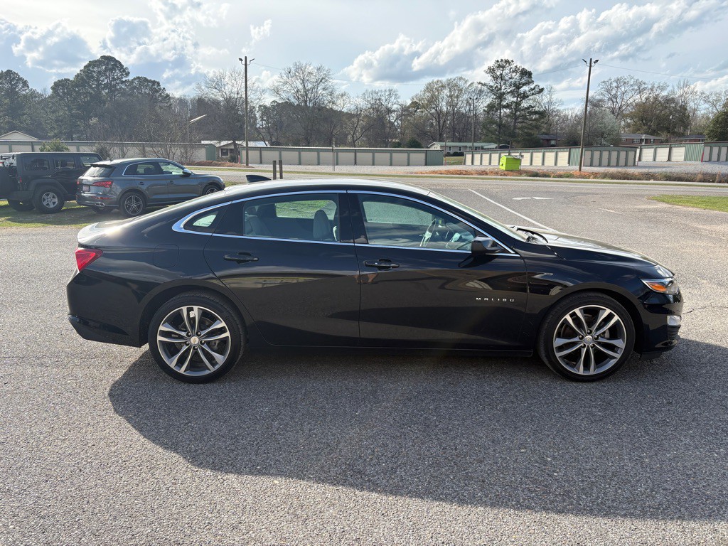 2025 Chevrolet Malibu Image 2