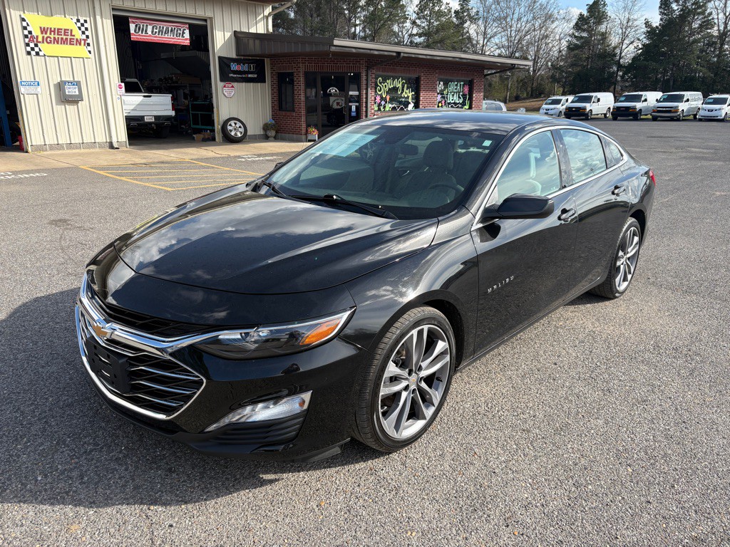 2025 Chevrolet Malibu Image 1