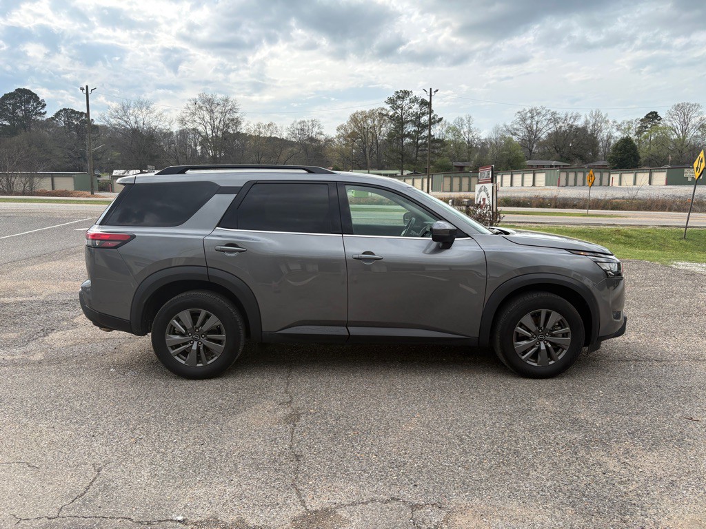 2024 Nissan Pathfinder Image 2
