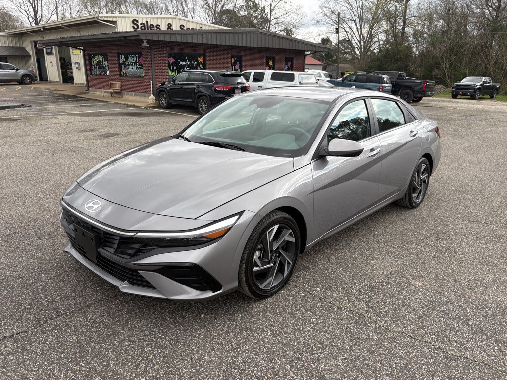 2025 Hyundai Elantra Image 1