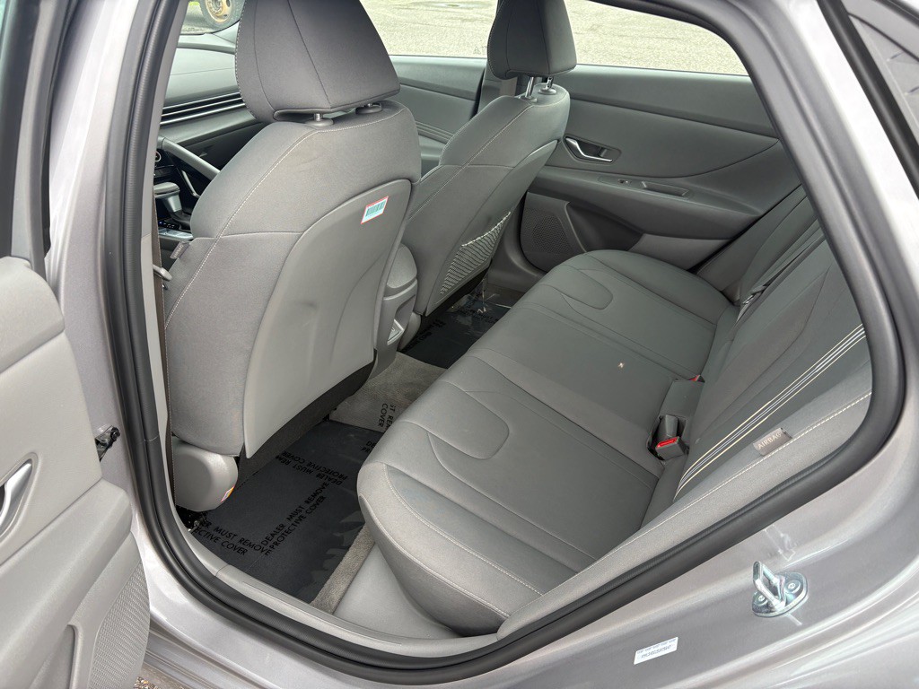 2025 Hyundai Elantra Image 4