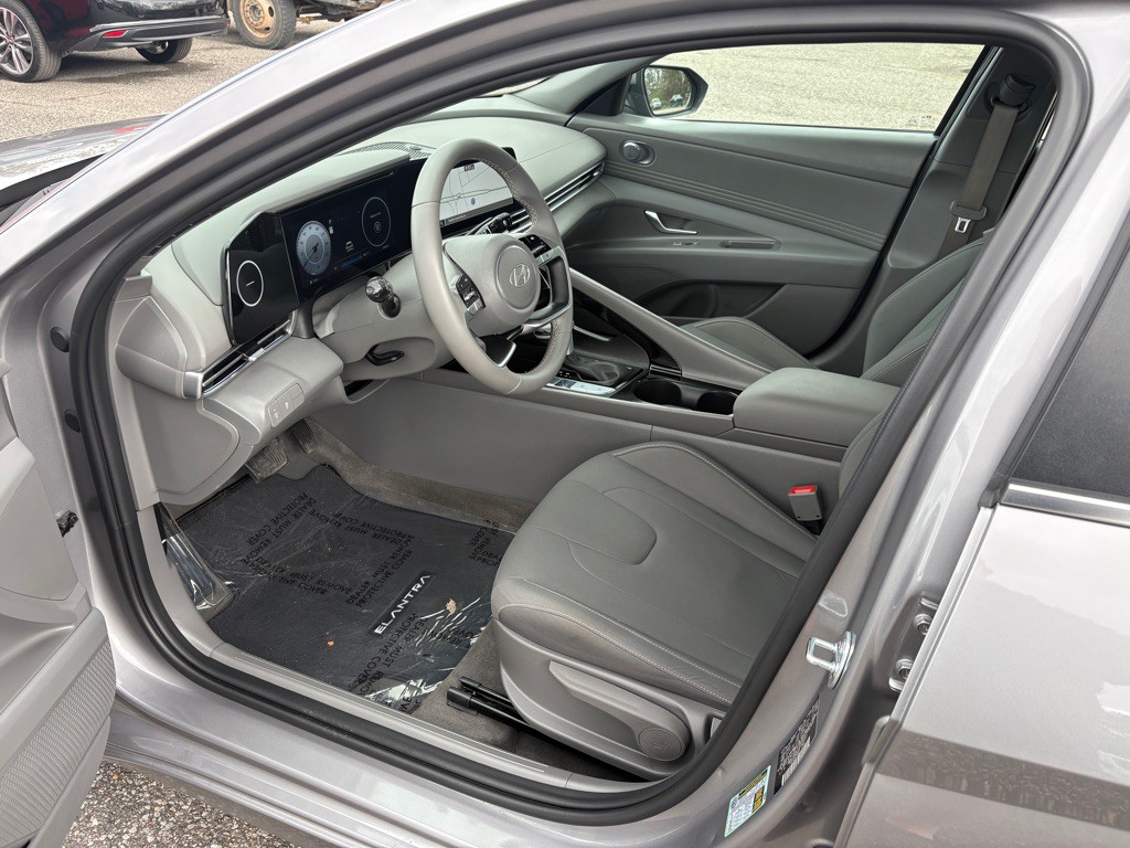 2025 Hyundai Elantra Image 5