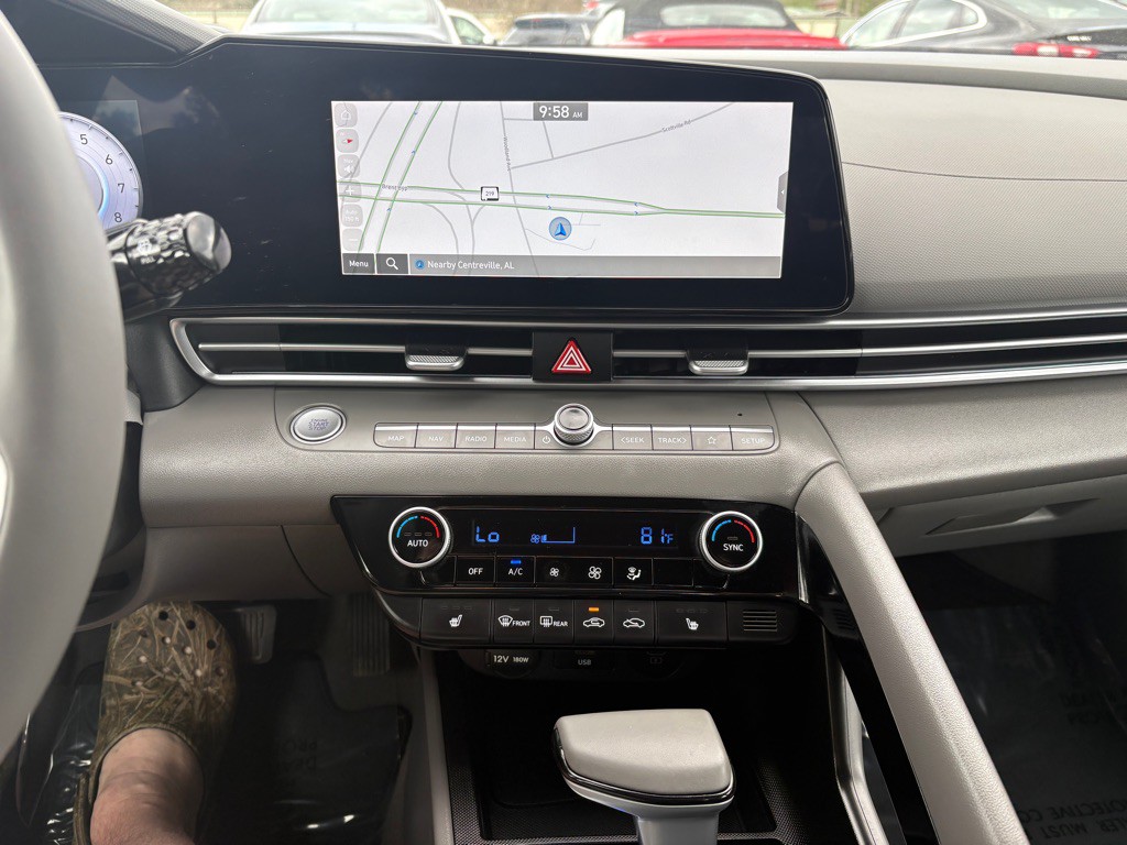 2025 Hyundai Elantra Image 8