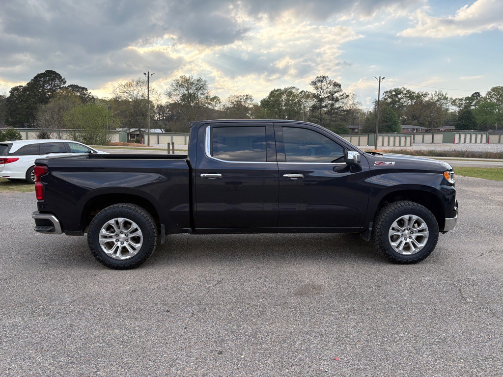 2023 Chevrolet Silverado 1500 Image 3