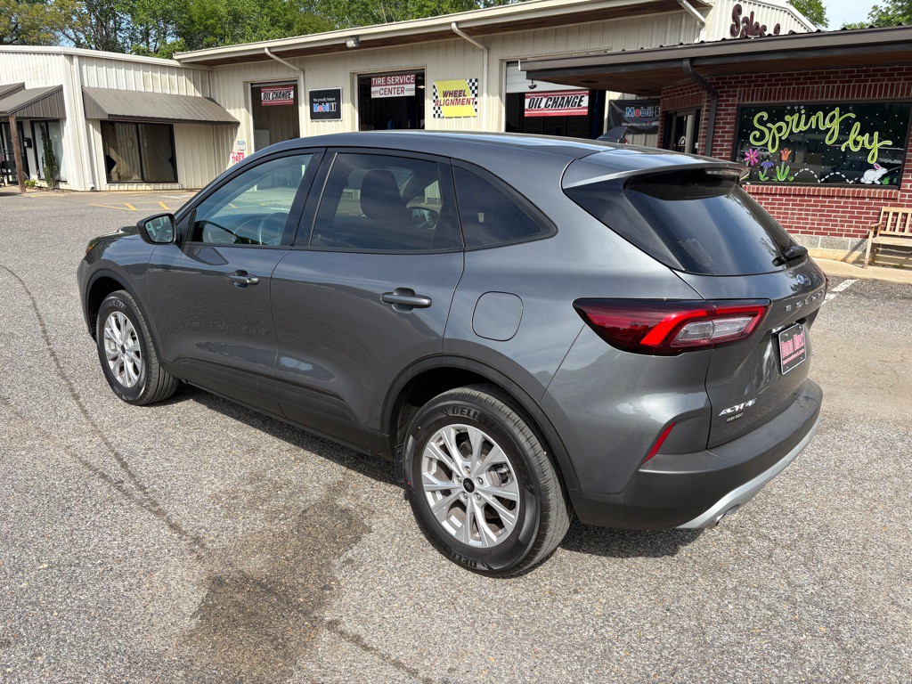 2025 Ford Escape Image 3
