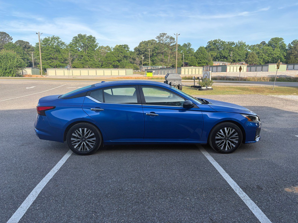 2025 Nissan Altima Image 2