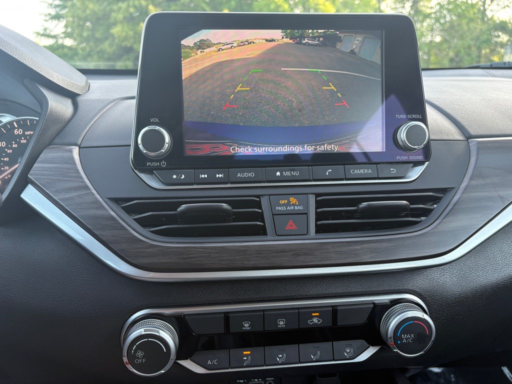 2025 Nissan Altima Image 9