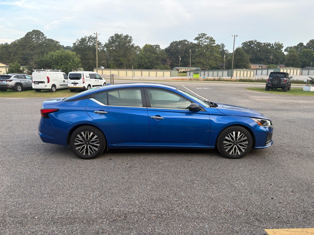 2025 Nissan Altima Image 2