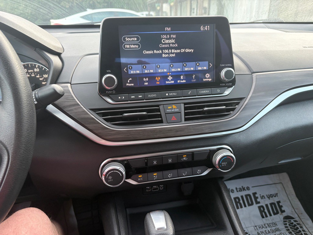 2025 Nissan Altima Image 9