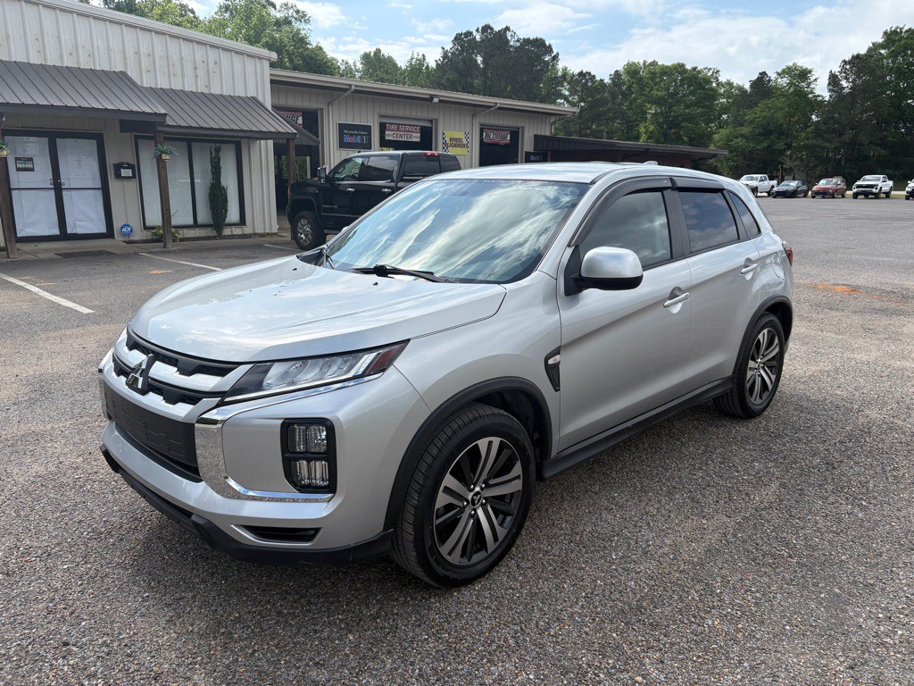 2020 Mitsubishi Outlander Image 1