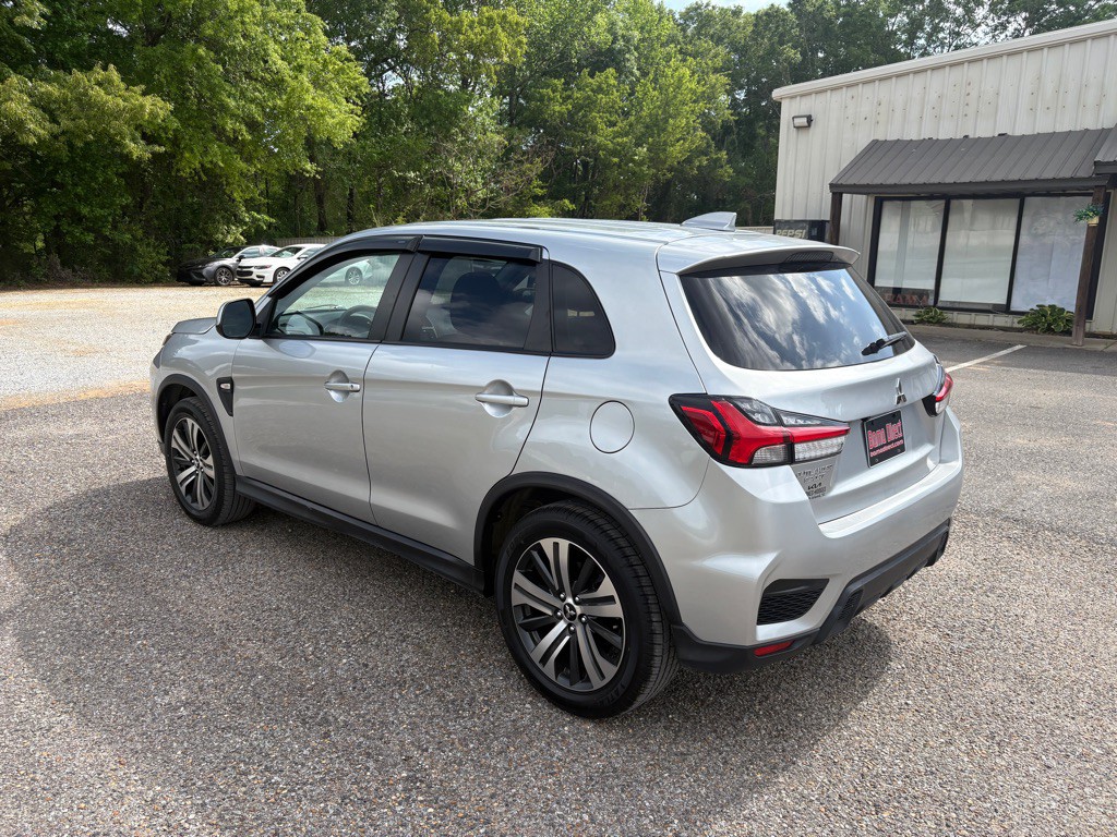 2020 Mitsubishi Outlander Image 3