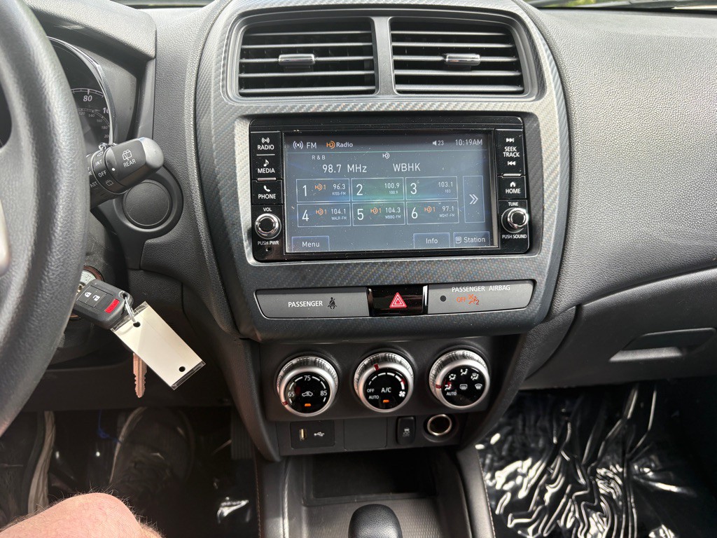 2020 Mitsubishi Outlander Image 9