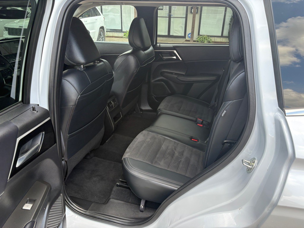 2024 Mitsubishi Outlander Image 5