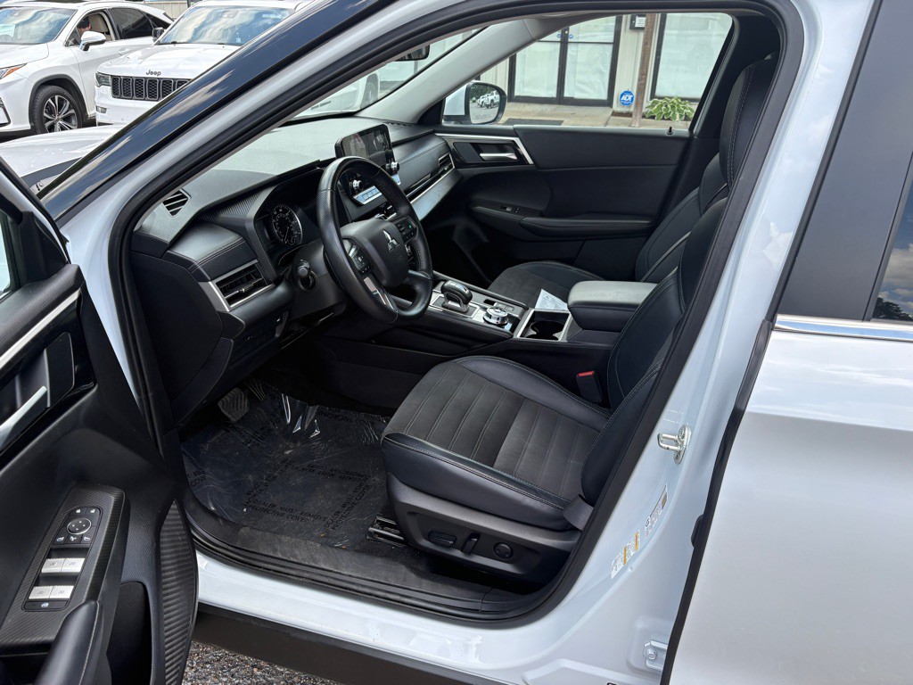 2024 Mitsubishi Outlander Image 6