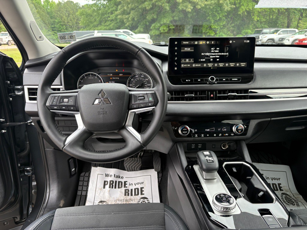 2025 Mitsubishi Outlander Image 7